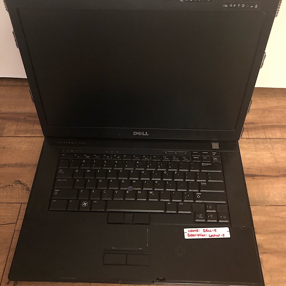 COMPUTER PARTS—Laptop sold as is, parts in good shape. PLUS a laptop cover.
